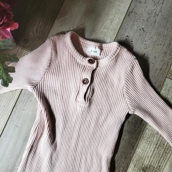 Mauve Baby Girl Ribbed Jumpsuit Romper Size 3-6 Months GUC - Picture 6 of 8